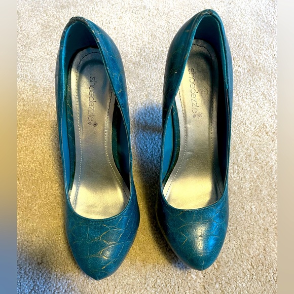 Size 8 teal snake skin style heals - Picture 3 of 3